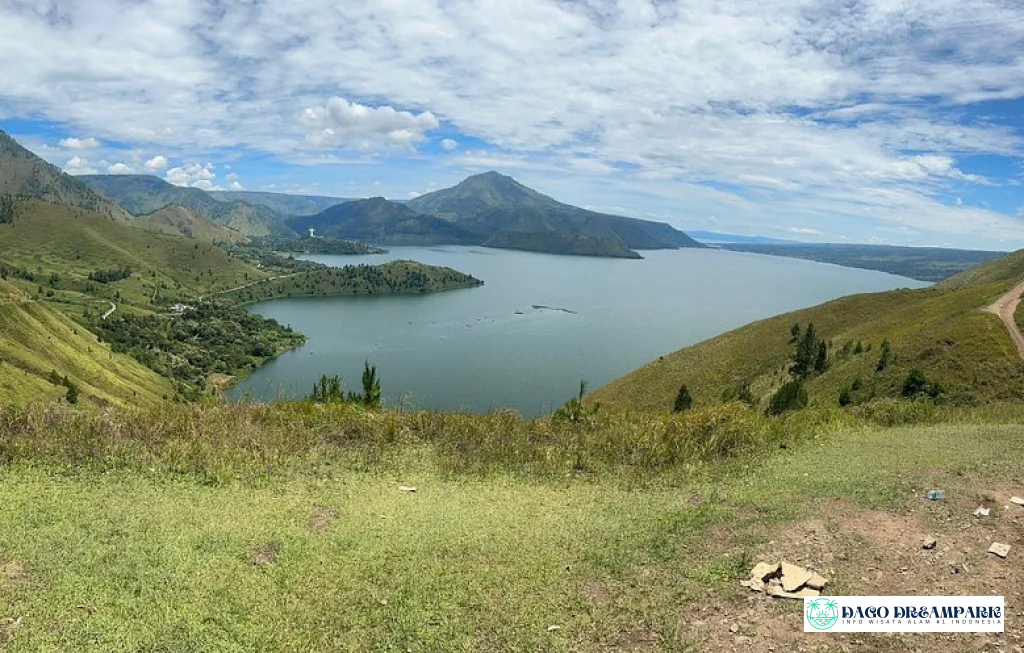 Bukit Holbung Samosir Danau Toba