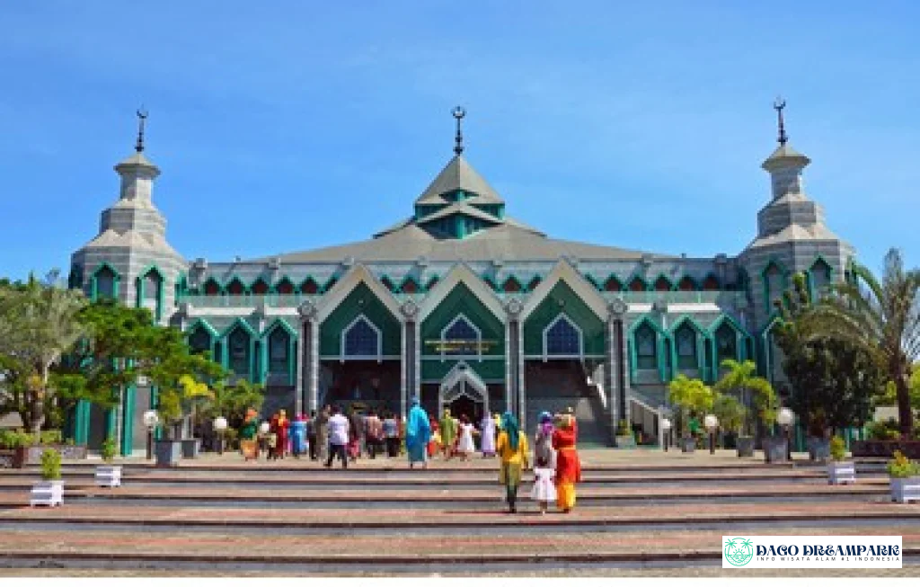Masjid Al-Markaz Al-Islami - Indonesia Travel