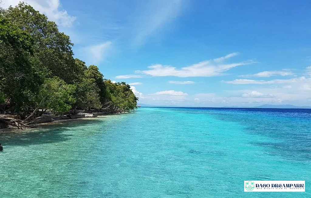 Pantai Liang Ambon