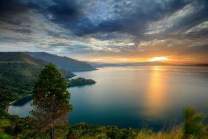 Wisata Danau Indonesia, Menikmati Pesona Air Tenang dari Toba hingga Kelimutu
